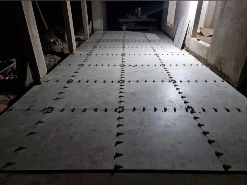 Assentamento de grande área em obra noturna